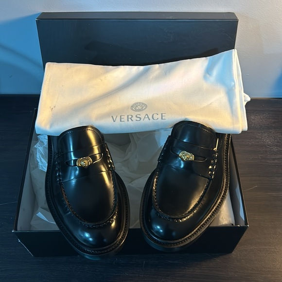 Versace Medusa Plaque Slip-On Loafers - Picture 7 of 8